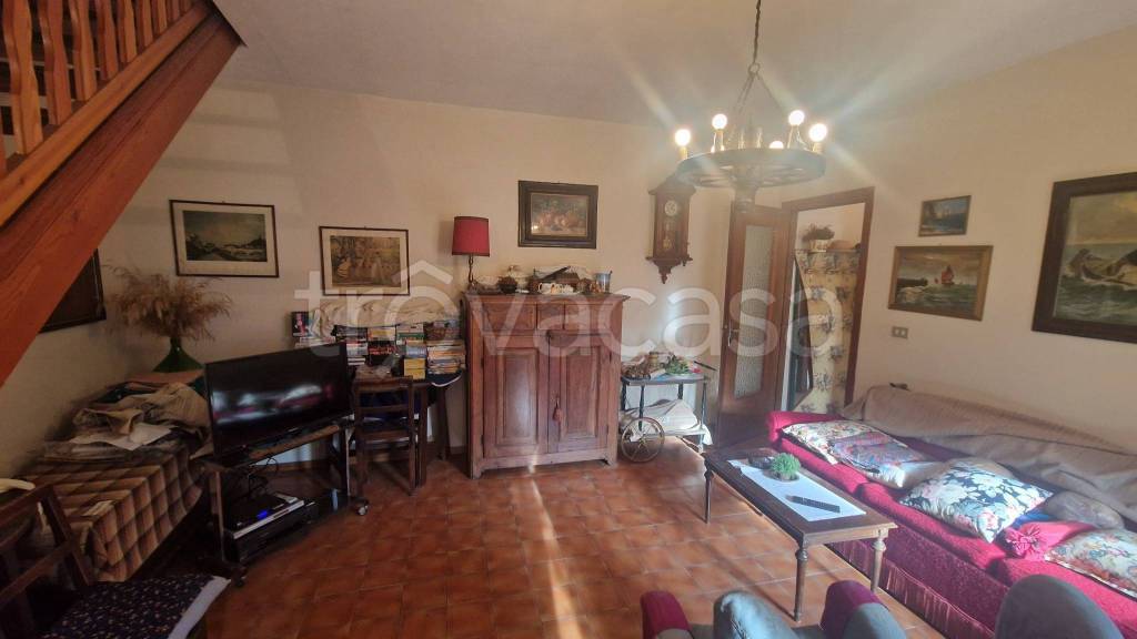 casa indipendente in vendita a Casale Corte Cerro in zona Crottofantone