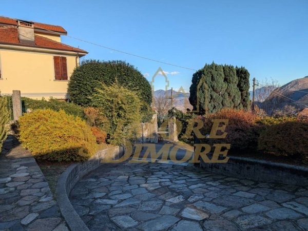 casa indipendente in vendita a Casale Corte Cerro in zona Arzo