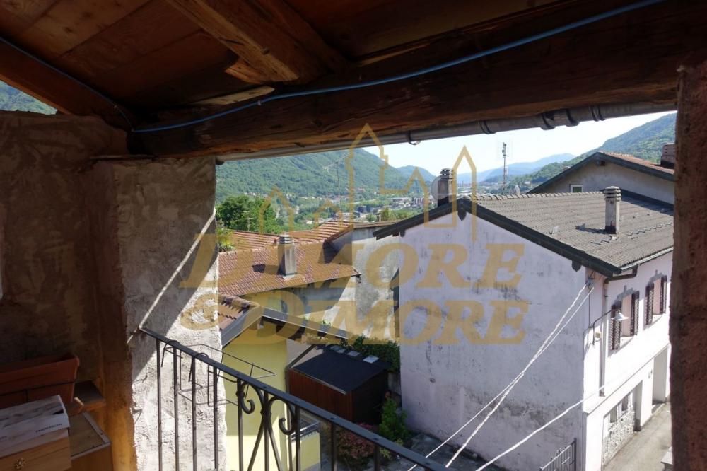casa indipendente in vendita a Casale Corte Cerro in zona Cereda
