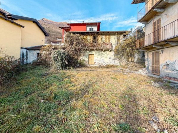 casa indipendente in vendita a Casale Corte Cerro in zona Cereda