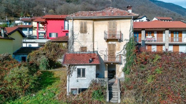 casa indipendente in vendita a Casale Corte Cerro in zona Cafferonio