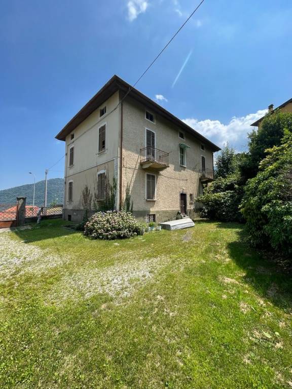 casa indipendente in vendita a Casale Corte Cerro in zona Montebuglio