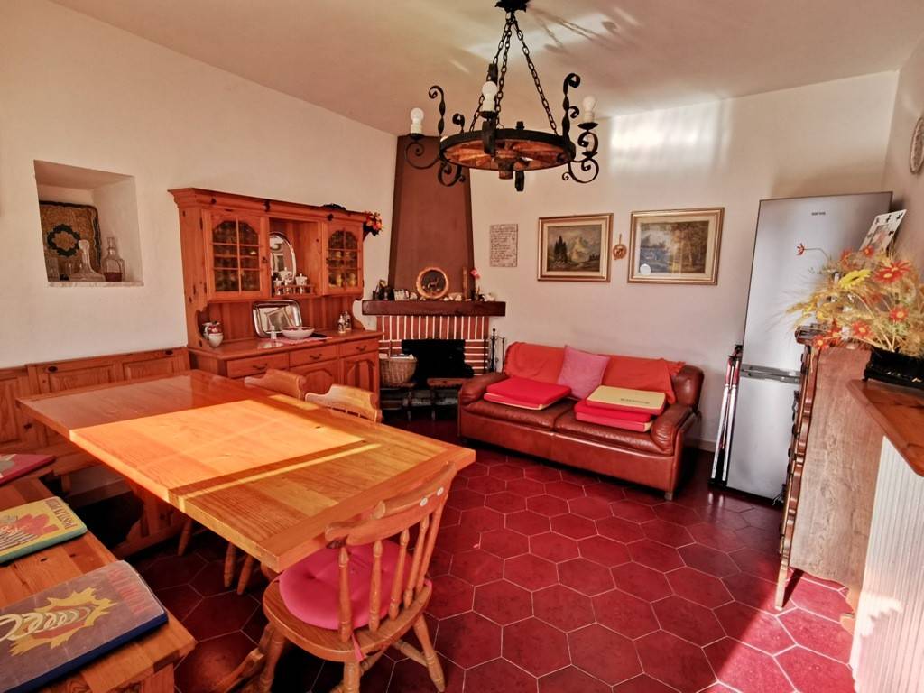 casa indipendente in vendita a Casale Corte Cerro in zona Montebuglio