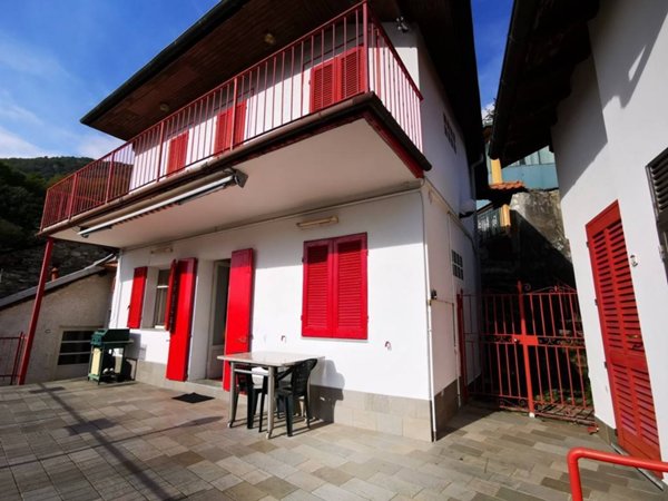 casa indipendente in vendita a Casale Corte Cerro in zona Montebuglio