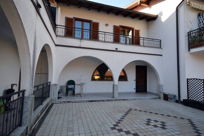 casa indipendente in vendita a Casale Corte Cerro in zona Ramate