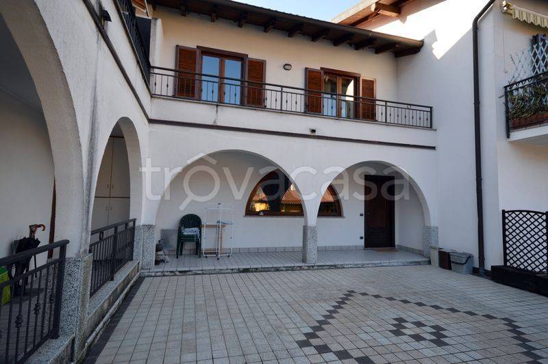 casa indipendente in vendita a Casale Corte Cerro in zona Ramate