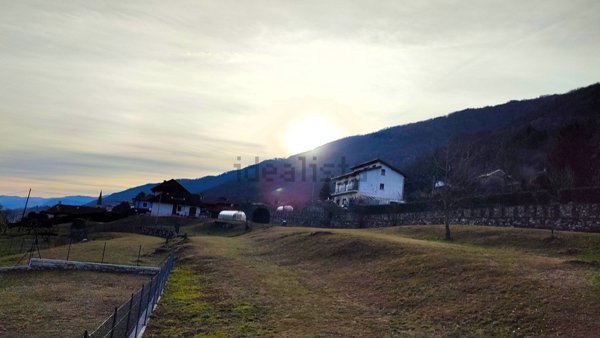 casa indipendente in vendita a Casale Corte Cerro