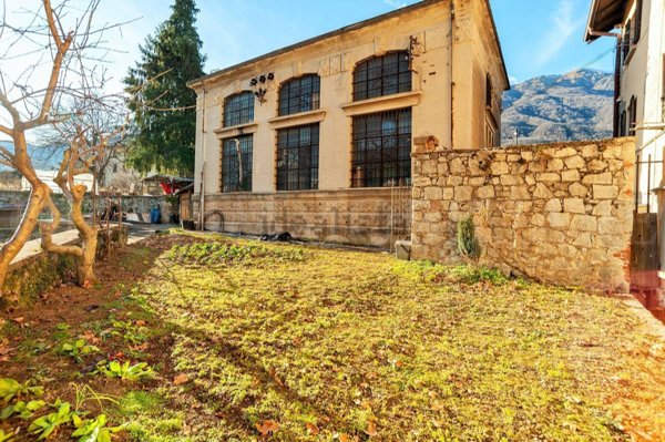 casa indipendente in vendita a Casale Corte Cerro in zona Gabbio