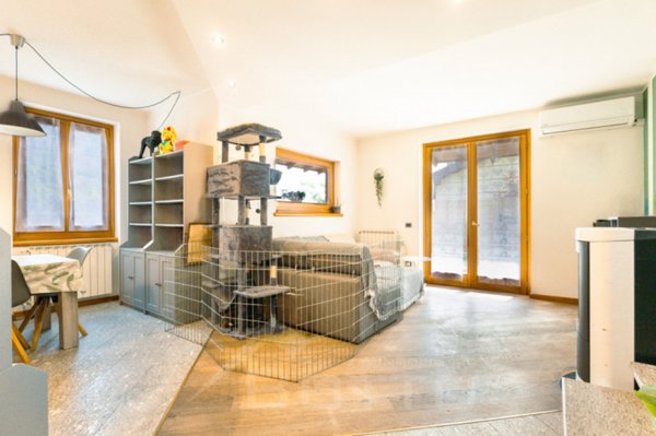 casa indipendente in vendita a Casale Corte Cerro in zona Cereda