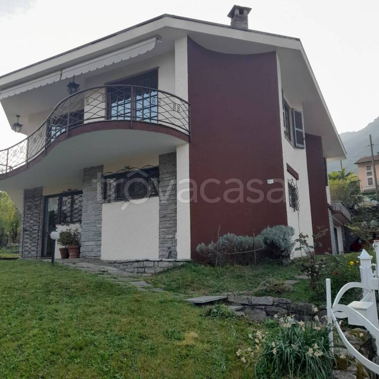 casa indipendente in vendita a Casale Corte Cerro in zona Cereda