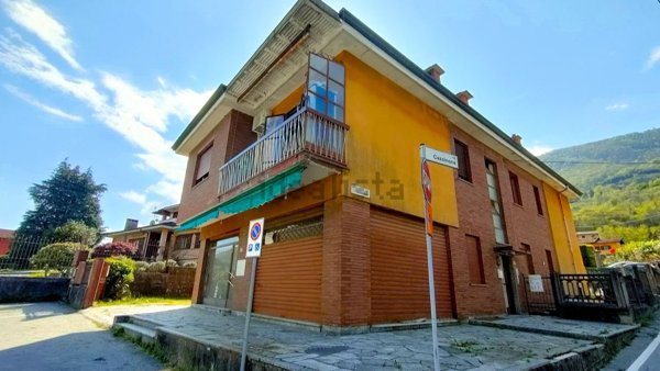 casa indipendente in vendita a Casale Corte Cerro in zona Ramate
