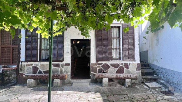 casa indipendente in vendita a Casale Corte Cerro in zona Montebuglio