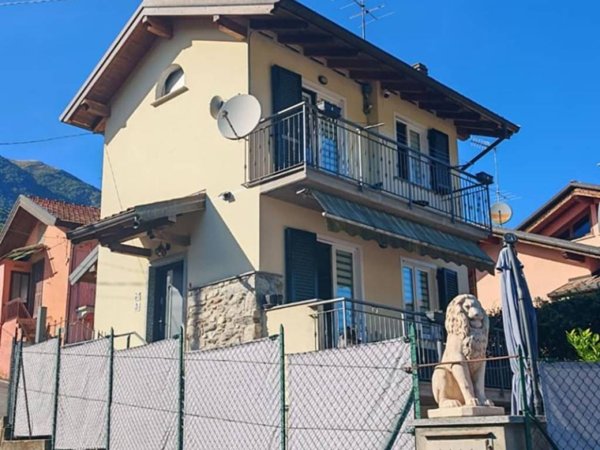 casa indipendente in vendita a Casale Corte Cerro in zona Gabbio
