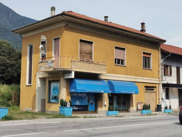 casa indipendente in vendita a Casale Corte Cerro in zona Cereda