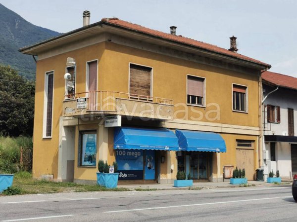 casa indipendente in vendita a Casale Corte Cerro in zona Cereda