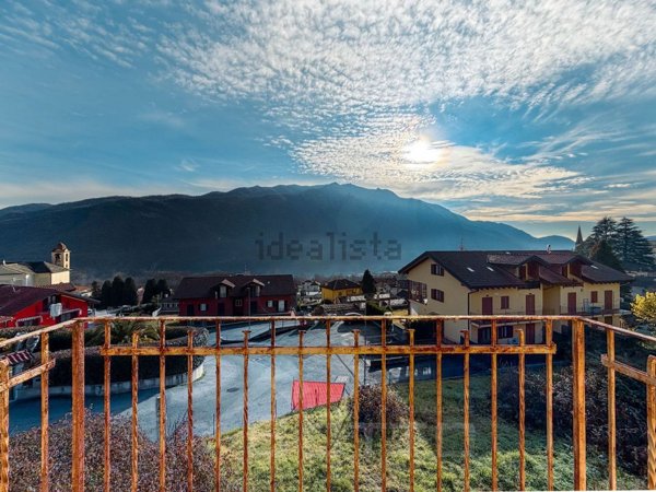 casa indipendente in vendita a Casale Corte Cerro in zona Cereda