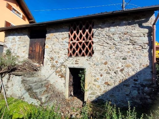 casa indipendente in vendita a Casale Corte Cerro in zona Cafferonio