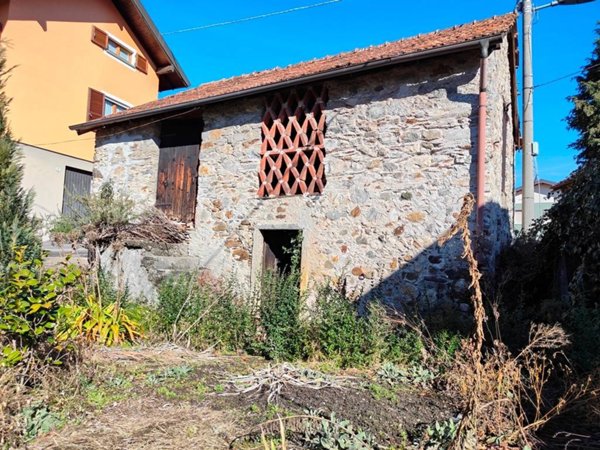 casa indipendente in vendita a Casale Corte Cerro in zona Cafferonio