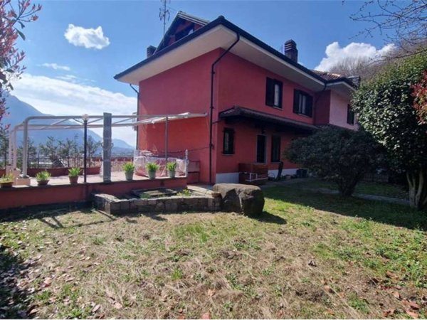 casa indipendente in vendita a Casale Corte Cerro in zona Ramate