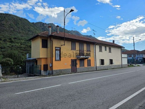casa indipendente in vendita a Casale Corte Cerro in zona Cereda