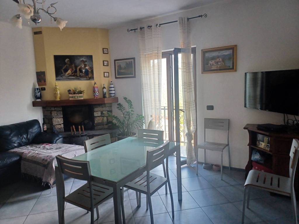 casa indipendente in vendita a Casale Corte Cerro in zona Crottofantone