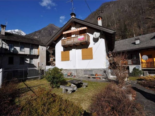 casa indipendente in vendita a Ceppo Morelli