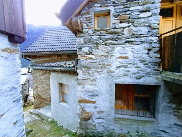 appartamento in vendita a Ceppo Morelli in zona Canfinello