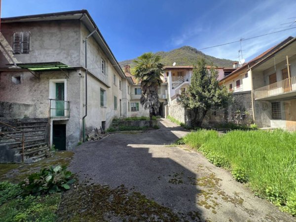 casa indipendente in vendita a Cesara