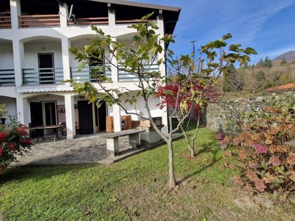casa indipendente in vendita a Cesara in zona Grassona