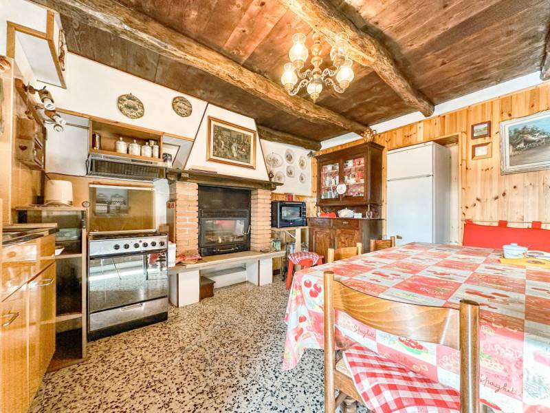 casa indipendente in vendita a Cesara