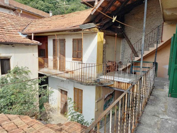 casa indipendente in vendita a Cesara
