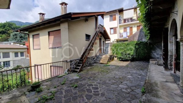 casa indipendente in vendita a Cesara