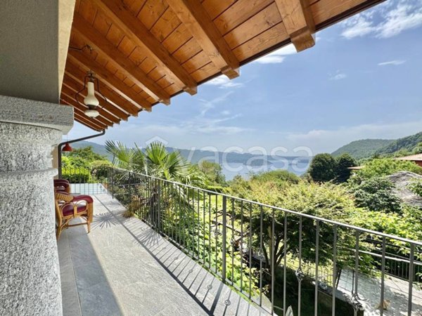 casa indipendente in vendita a Cesara in zona Grassona