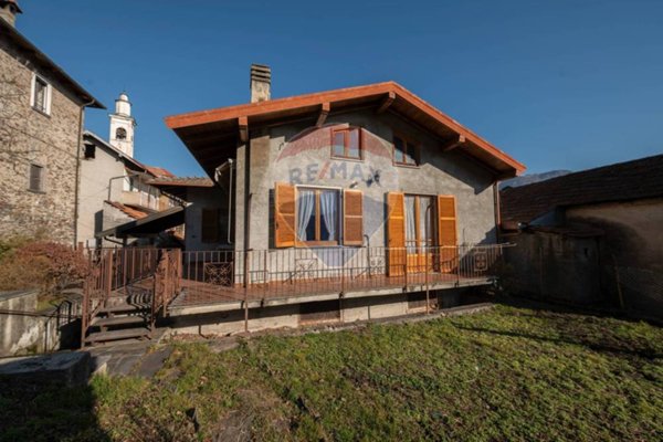 casa indipendente in vendita a Cesara