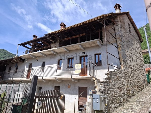 casa indipendente in vendita a Cesara