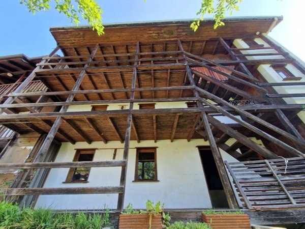 casa indipendente in vendita a Cesara