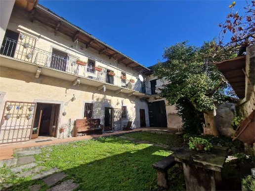 casa indipendente in vendita a Cesara