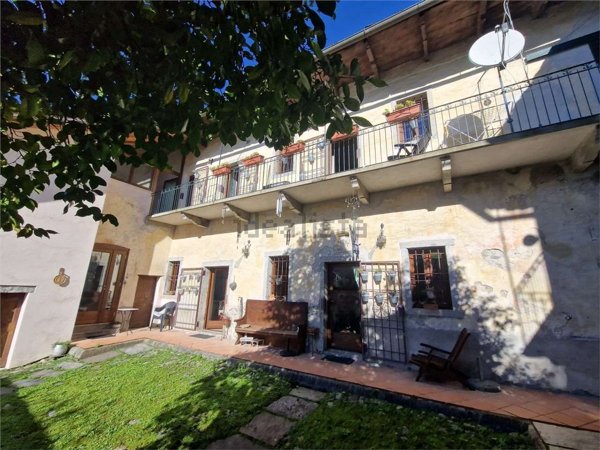 casa indipendente in vendita a Cesara