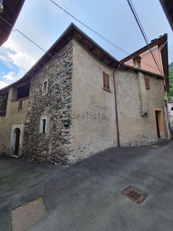 casa indipendente in vendita a Cesara