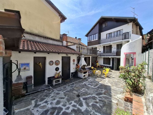 casa indipendente in vendita a Cesara