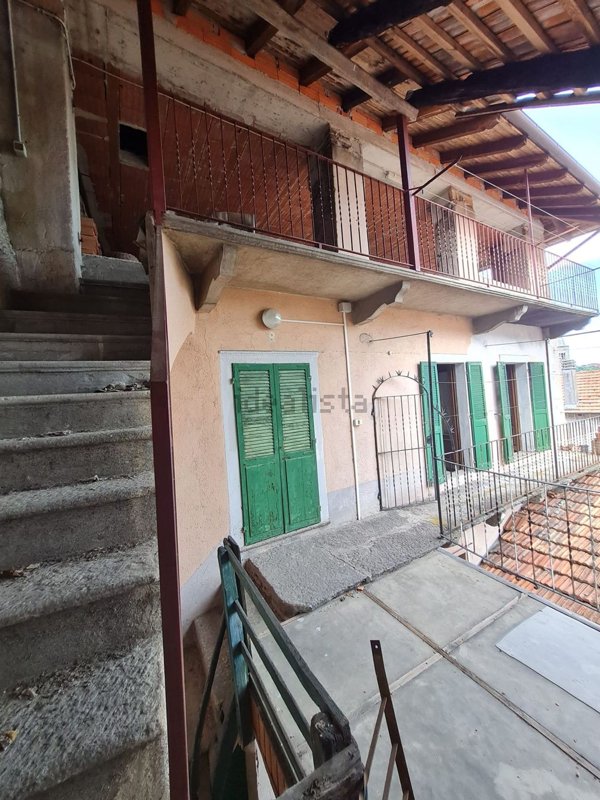 casa indipendente in vendita a Cesara