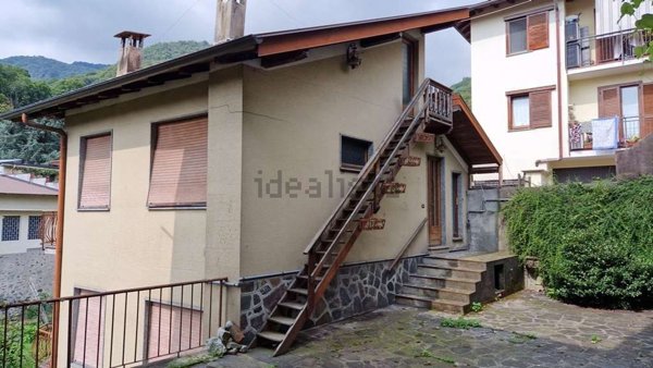 casa indipendente in vendita a Cesara