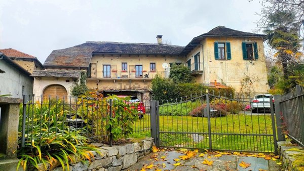 casa semindipendente in vendita a Cesara in zona Colma