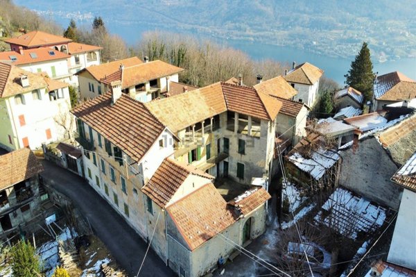 casa indipendente in vendita a Cesara in zona Colma