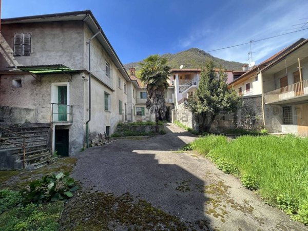 casa indipendente in vendita a Cesara in zona Colma