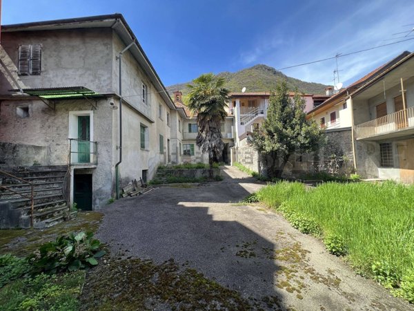 casa indipendente in vendita a Cesara in zona Colma