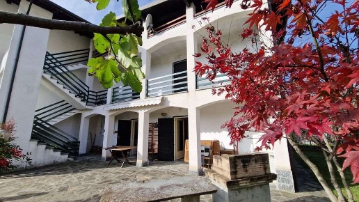 casa indipendente in vendita a Cesara in zona Grassona