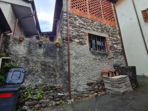 casa indipendente in vendita a Cesara in zona Colma