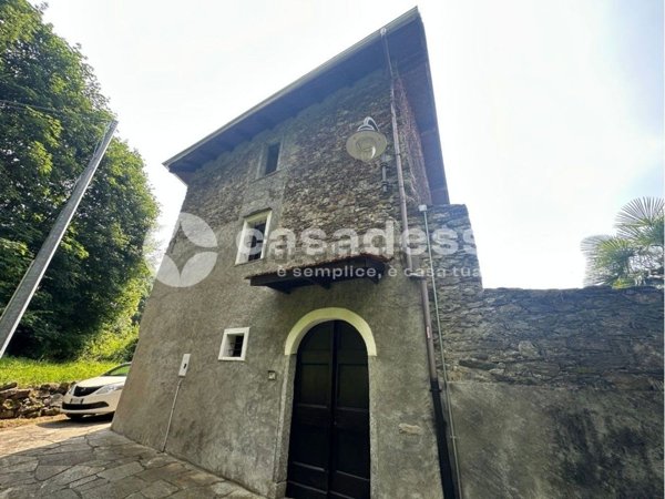 casa indipendente in vendita a Cesara in zona Colma