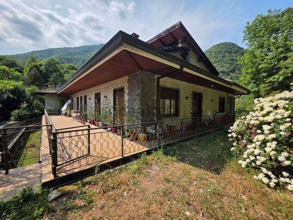 casa indipendente in vendita a Cesara in zona Colma